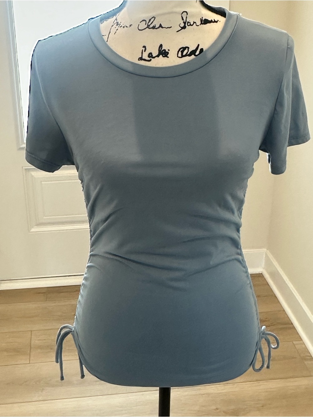Women’s Short Sleeve Ruched Side T-Shirt in Dusty Blue Fits like a small.